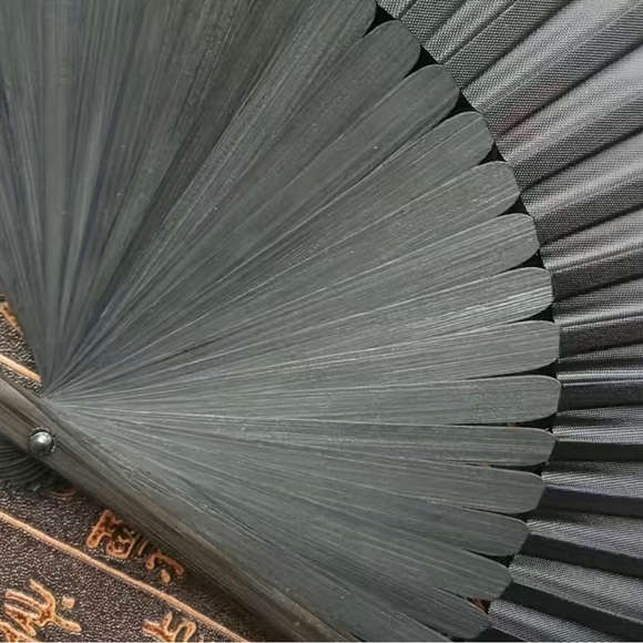 🛍️NIP black SILK fan - Picture 2 of 3